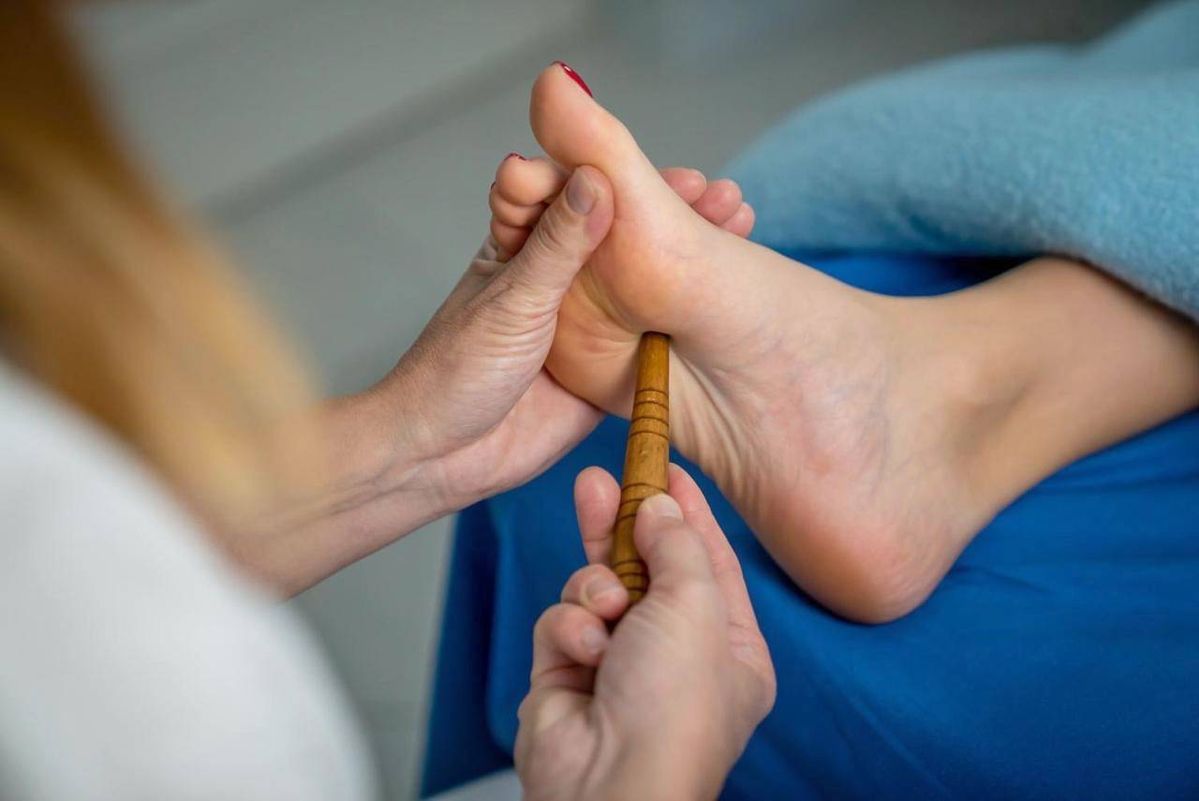 Masaje Descontracturante Pies y Tobillos en Bogotá - Pisadas Sanas Spa
